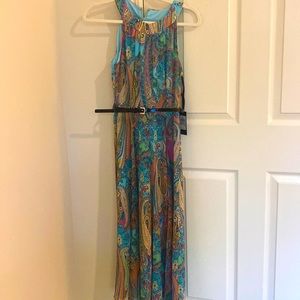 Tommy Hilfiger dress with zipper closure and removable belt. SIZE 2